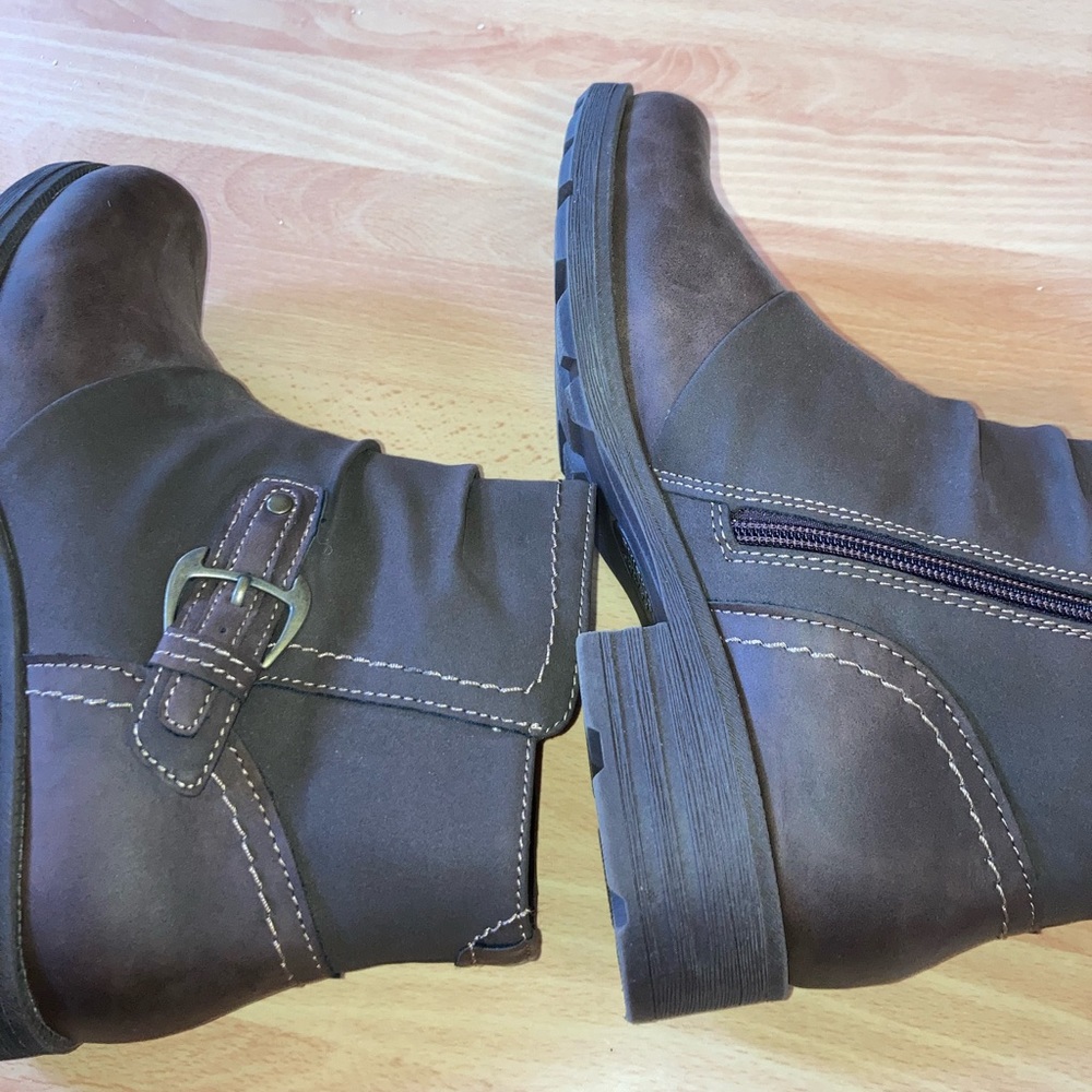 Earth Origins brown boots 9 Wide